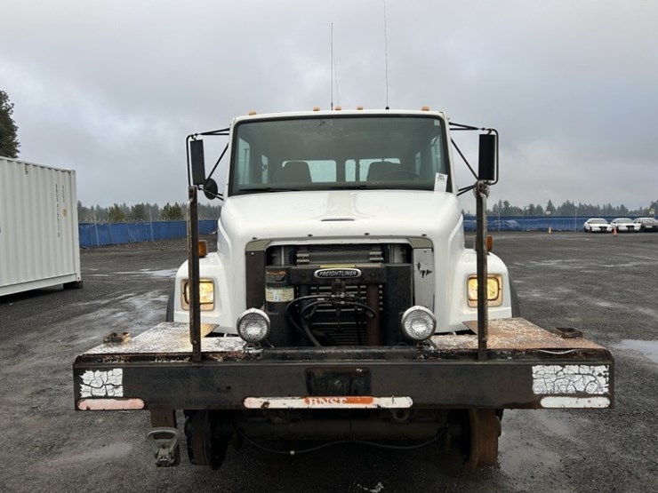 2001-freightliner-fl80-image-8