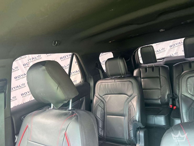2017-ford-explorer-image-21