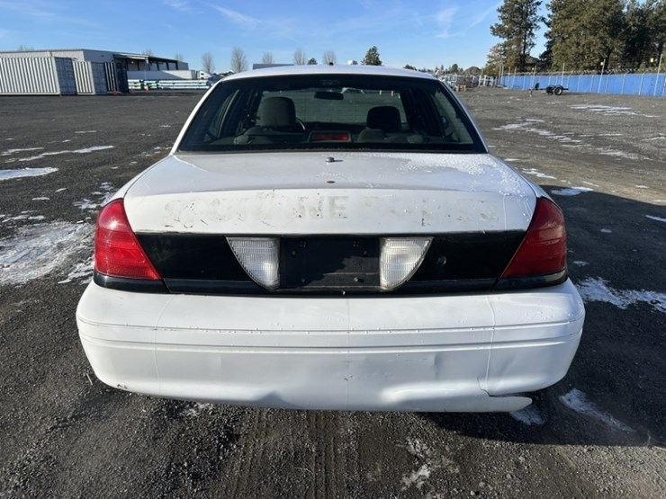 2007-ford-crown-victoria-sedan-image-4