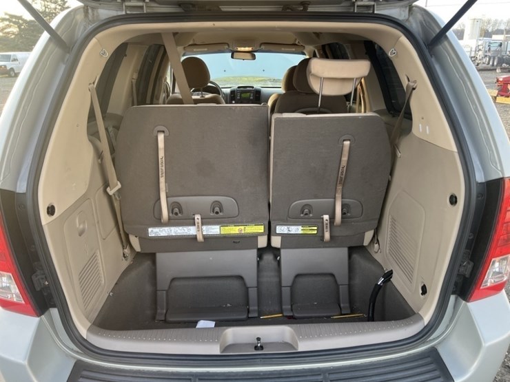 2012-kia-sedona-image-19