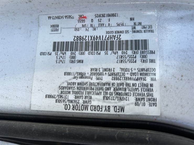 2009-ford-crown-victoria-sedan-image-12