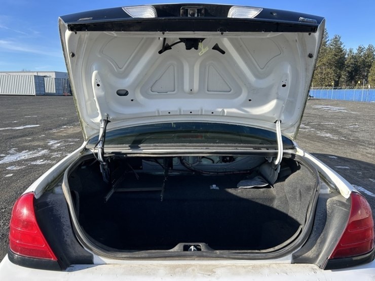 2009-ford-crown-victoria-sedan-image-26