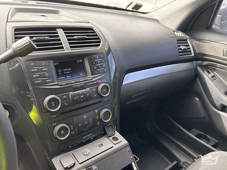 2018-ford-explorer-image-14