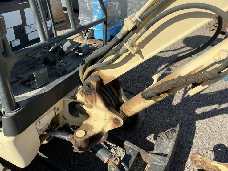 new-holland-e18sr-image-7