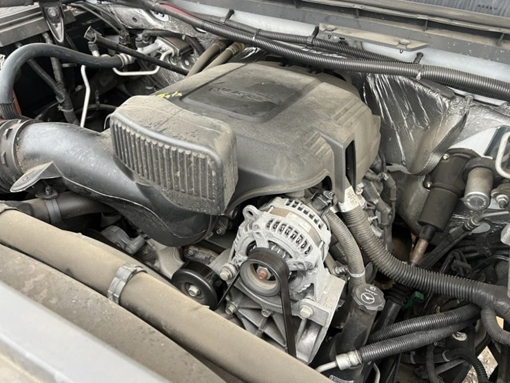 2015-gmc-sierra-crew-cab-4x4-pickup-image-10