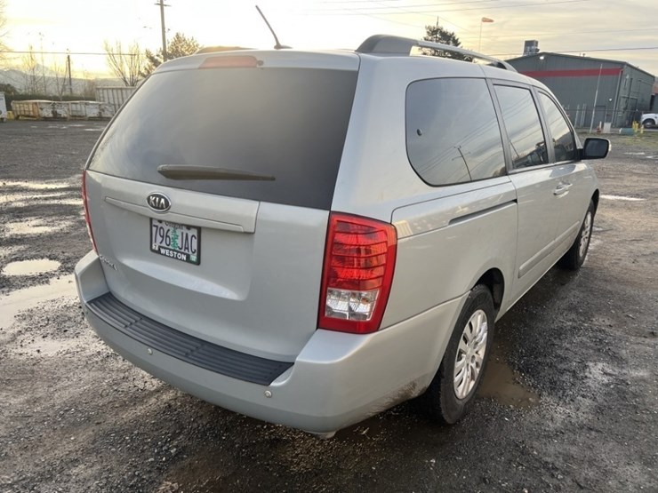 2012-kia-sedona-image-4