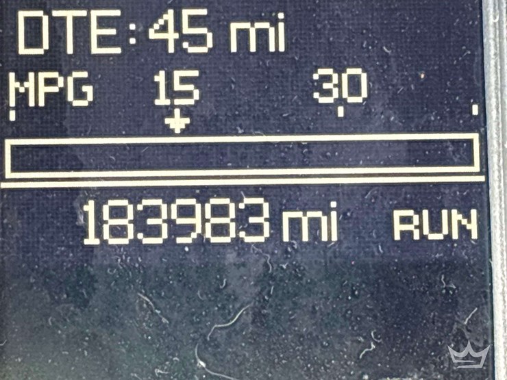 2016-chrysler-town-&-country-image-6