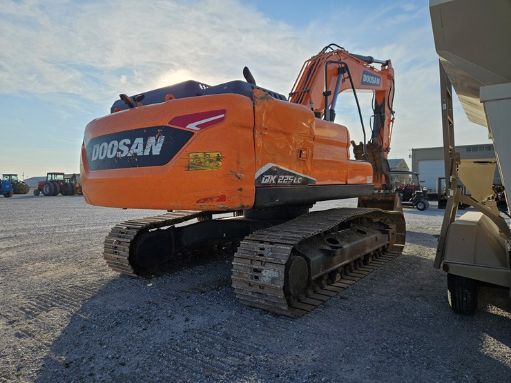 2022-doosan-dx225-lc-7-image-18