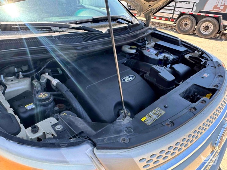 2011-ford-explorer-limited-image-8