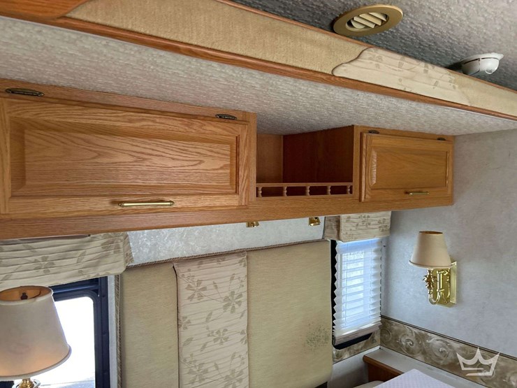 2004-winnebago-adventurer-38g-38ft.-class-a-motorhome-image-70