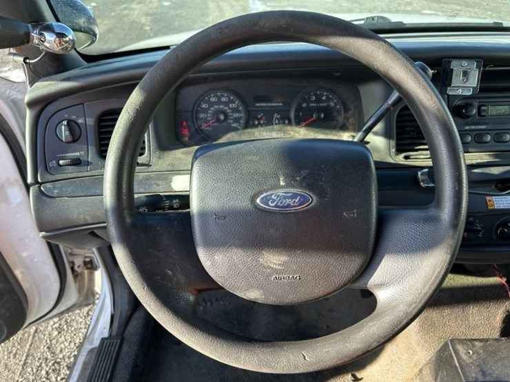 2007-ford-crown-victoria-sedan-image-17