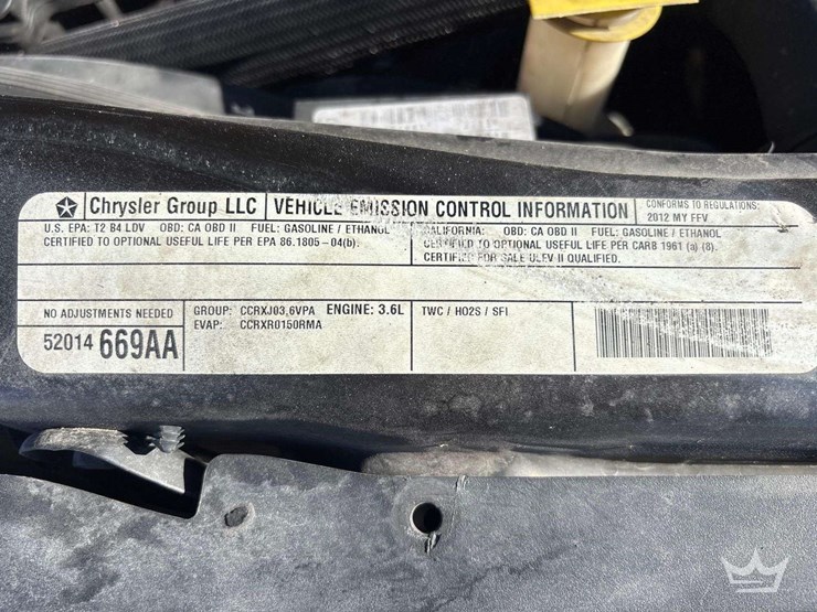 2016-chrysler-town-&-country-image-10