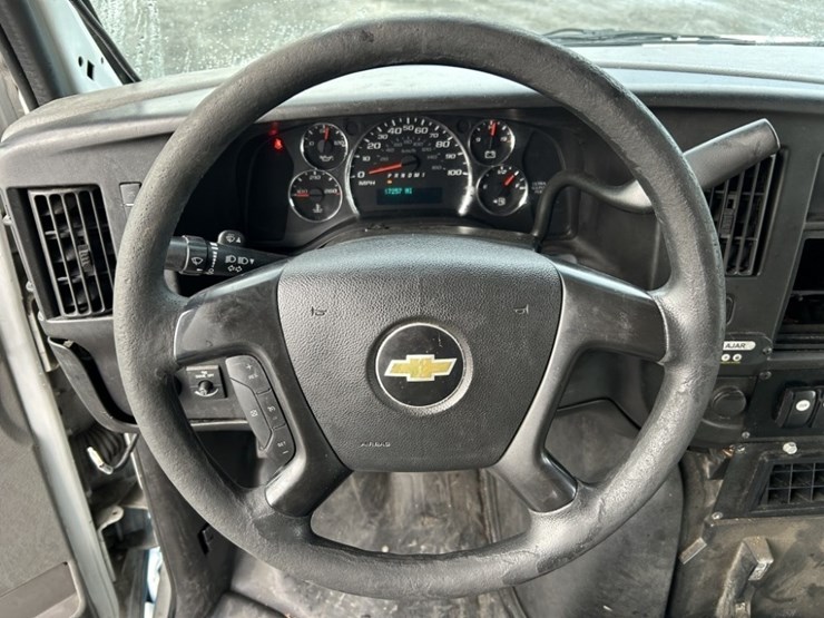 2016-chevrolet-express-paratransit-bus-image-15