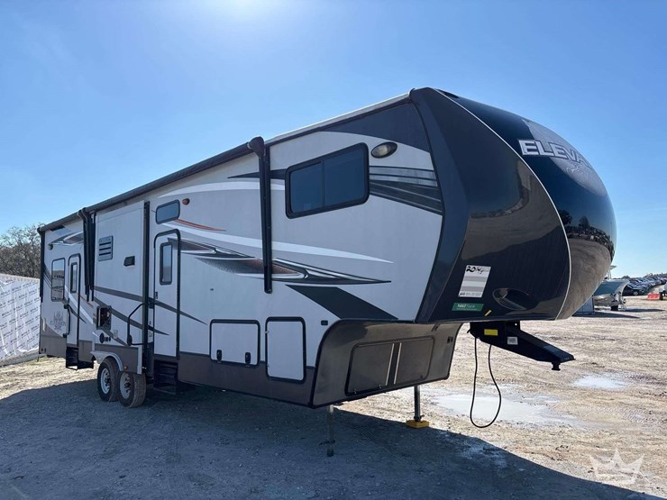 2012-crossroads-rv-elevation-t/a-5th-wheel-toy-hauler-travel-trailer-image-2