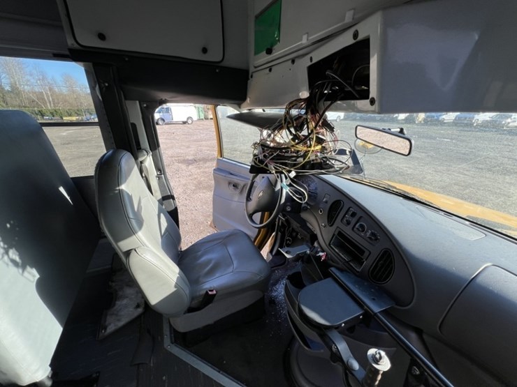 2008-ford-e350-sd-image-21