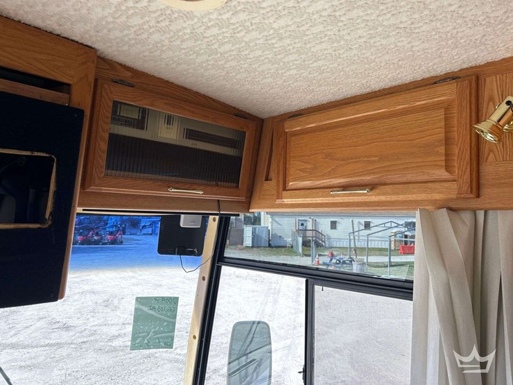 2004-winnebago-adventurer-38g-38ft.-class-a-motorhome-image-24