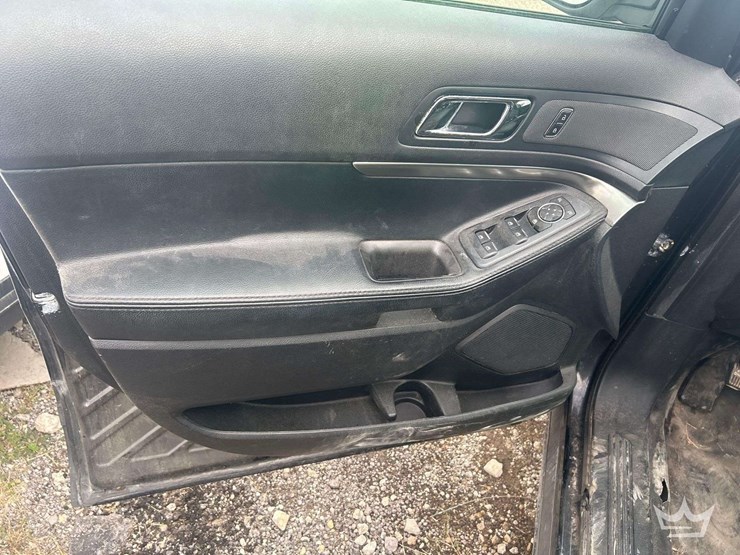 2017-ford-explorer-image-14