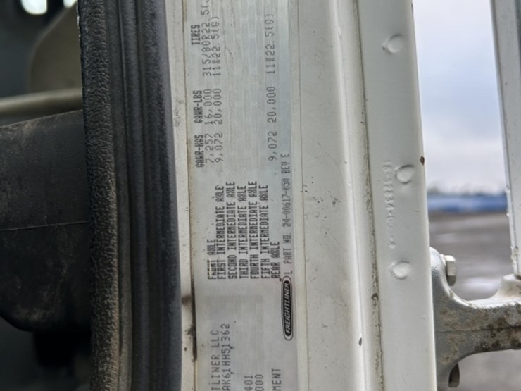 2001-freightliner-fl80-image-10