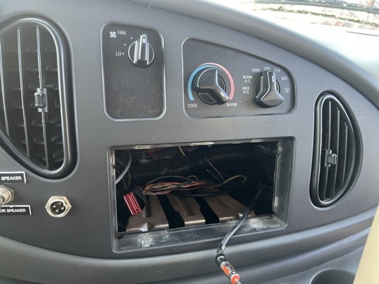 2004-ford-e350-sd-image-32