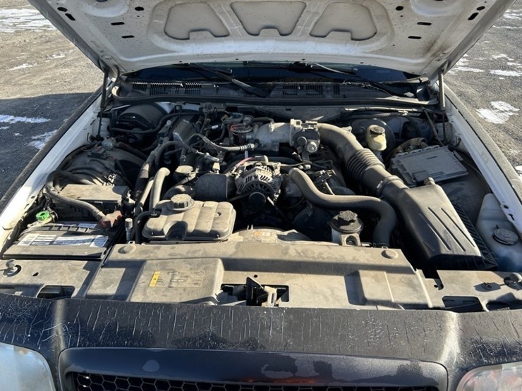 2011-ford-crown-victoria-sedan-image-35