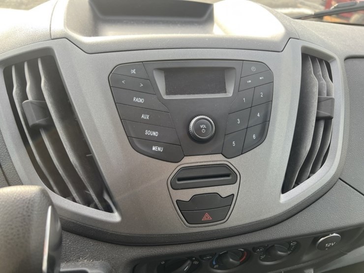 2017-ford-transit-image-31