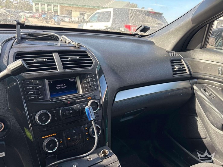 2016-ford-explorer-image-14