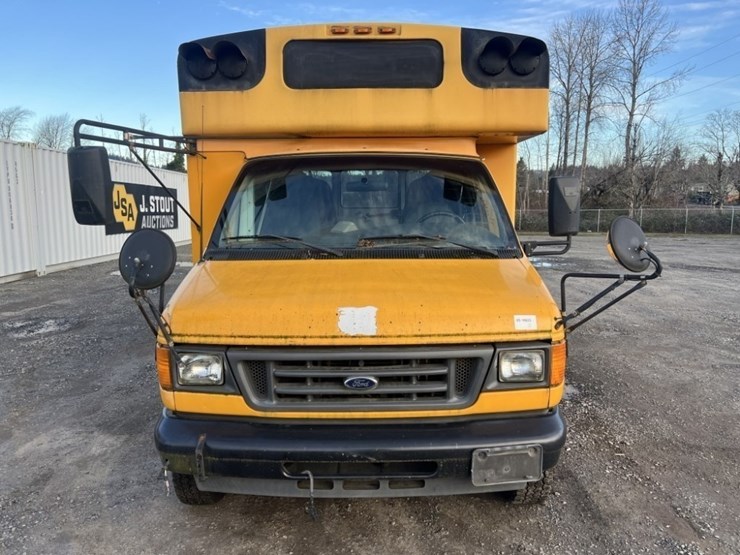 2004-ford-e350-sd-image-8