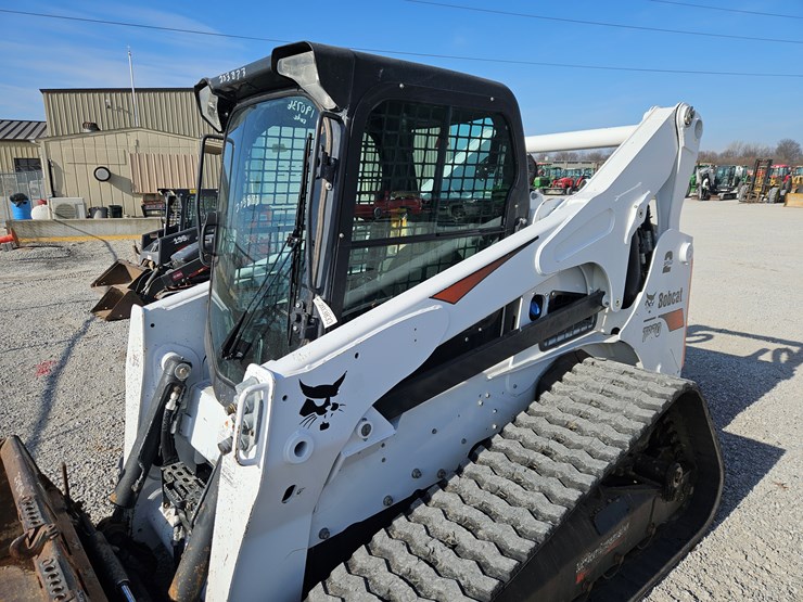 bobcat-t870-image-14