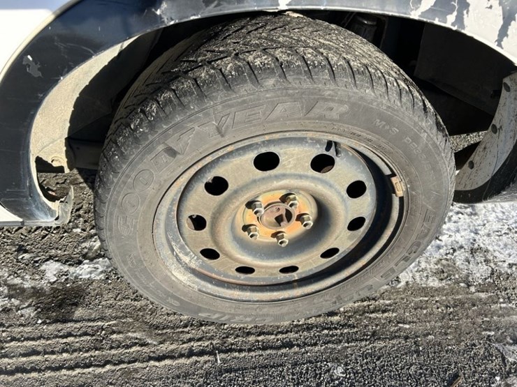 2011-ford-crown-victoria-sedan-image-26