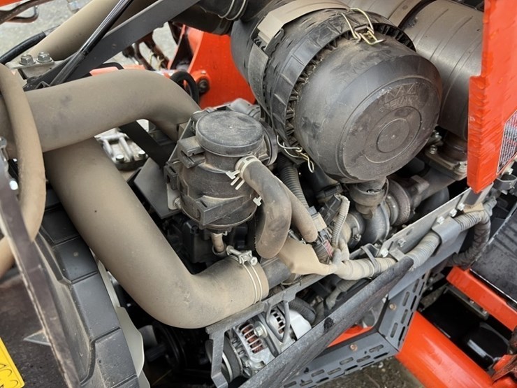 2014-kubota-l5460hst-4wd-compact-utility-tractor-image-12