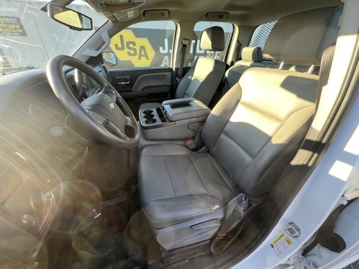 2017-chevrolet-silverado-crew-cab-pickup-image-25