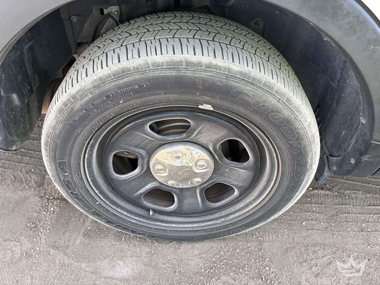 2017-ford-explorer-image-34