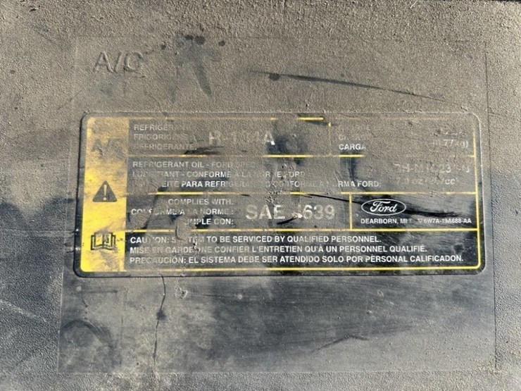 2011-ford-crown-victoria-sedan-image-33