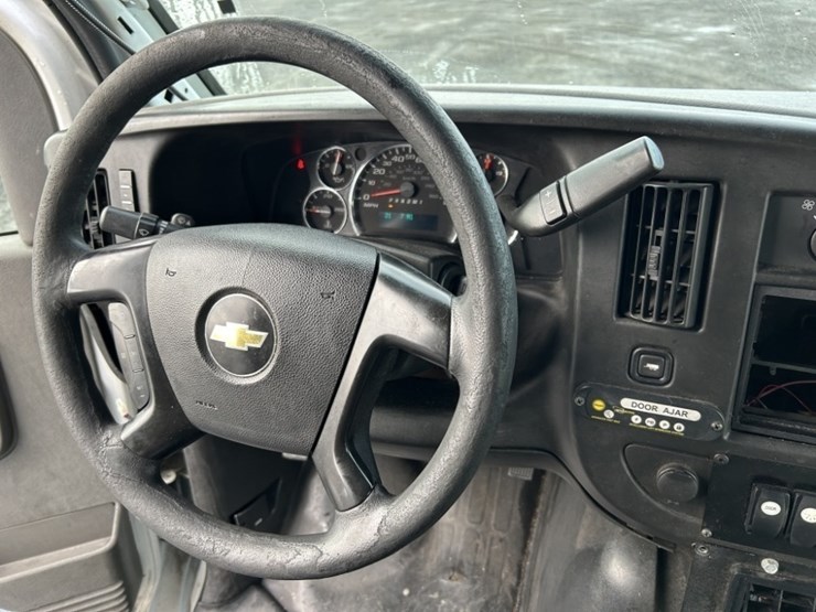 2016-chevrolet-express-paratransit-bus-image-14