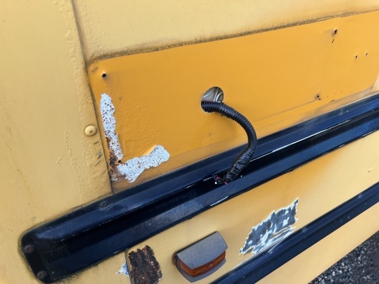 2004-ford-e350-sd-image-35