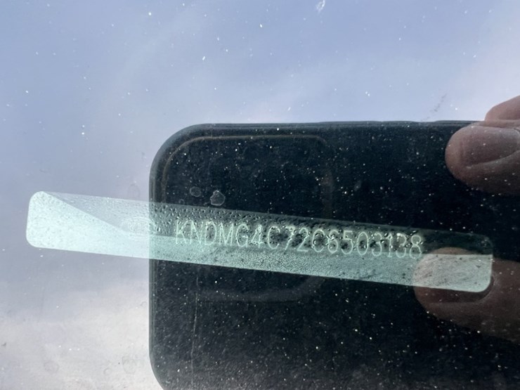 2012-kia-sedona-image-9