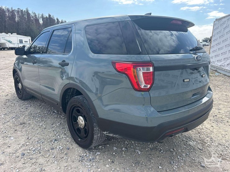 2017-ford-explorer-image-4