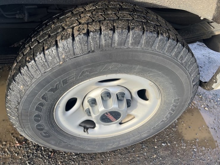 2012-gmc-savana-cargo-van-image-17