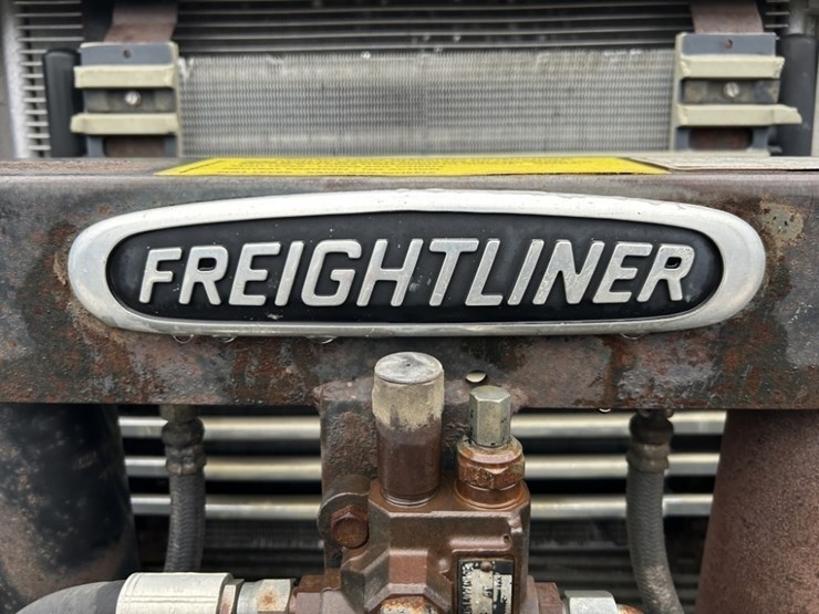 2001-freightliner-fl80-image-9