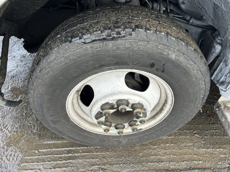 2016-chevrolet-express-paratransit-bus-image-27