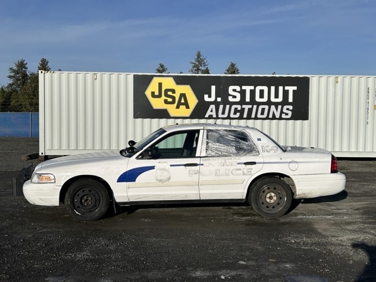 2009-ford-crown-victoria-sedan-image-2