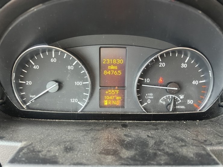 2016-mercedes-benz-sprinter-2500-image-25