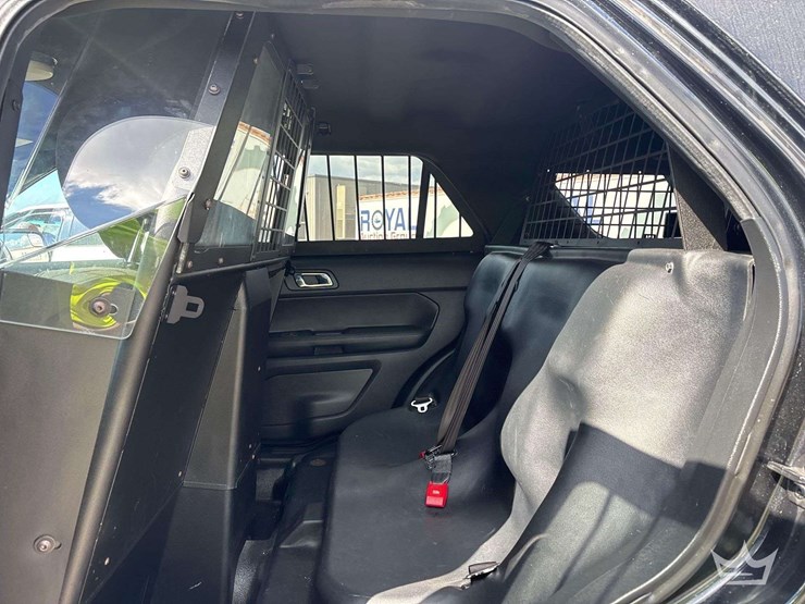 2017-ford-explorer-image-18