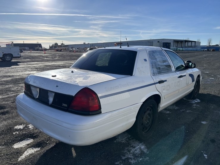 2009-ford-crown-victoria-sedan-image-5