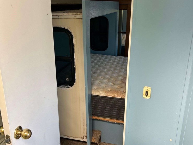 2013-keystone-laredo-la329re13-37ft.-t/a-fifth-wheel-travel-trailer-image-32