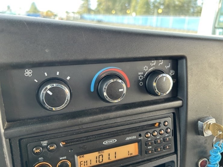 2012-chevrolet-express-paratransit-bus-image-24