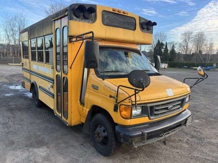 2004-ford-e350-sd-image-2