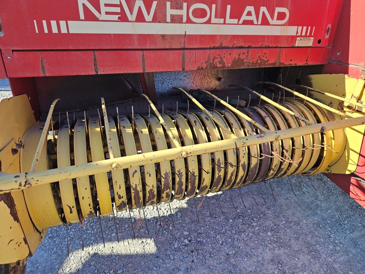 new-holland-570-image-4