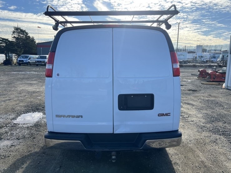 2019-gmc-savana-cargo-van-image-5