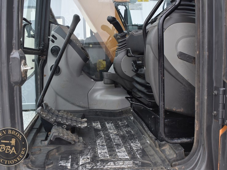 2022-case-cx75csr-image-12